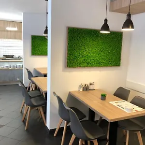 Otel Orion Varkert ***