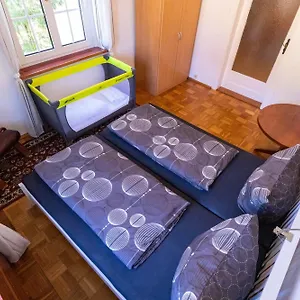 Theo 109 Apartment