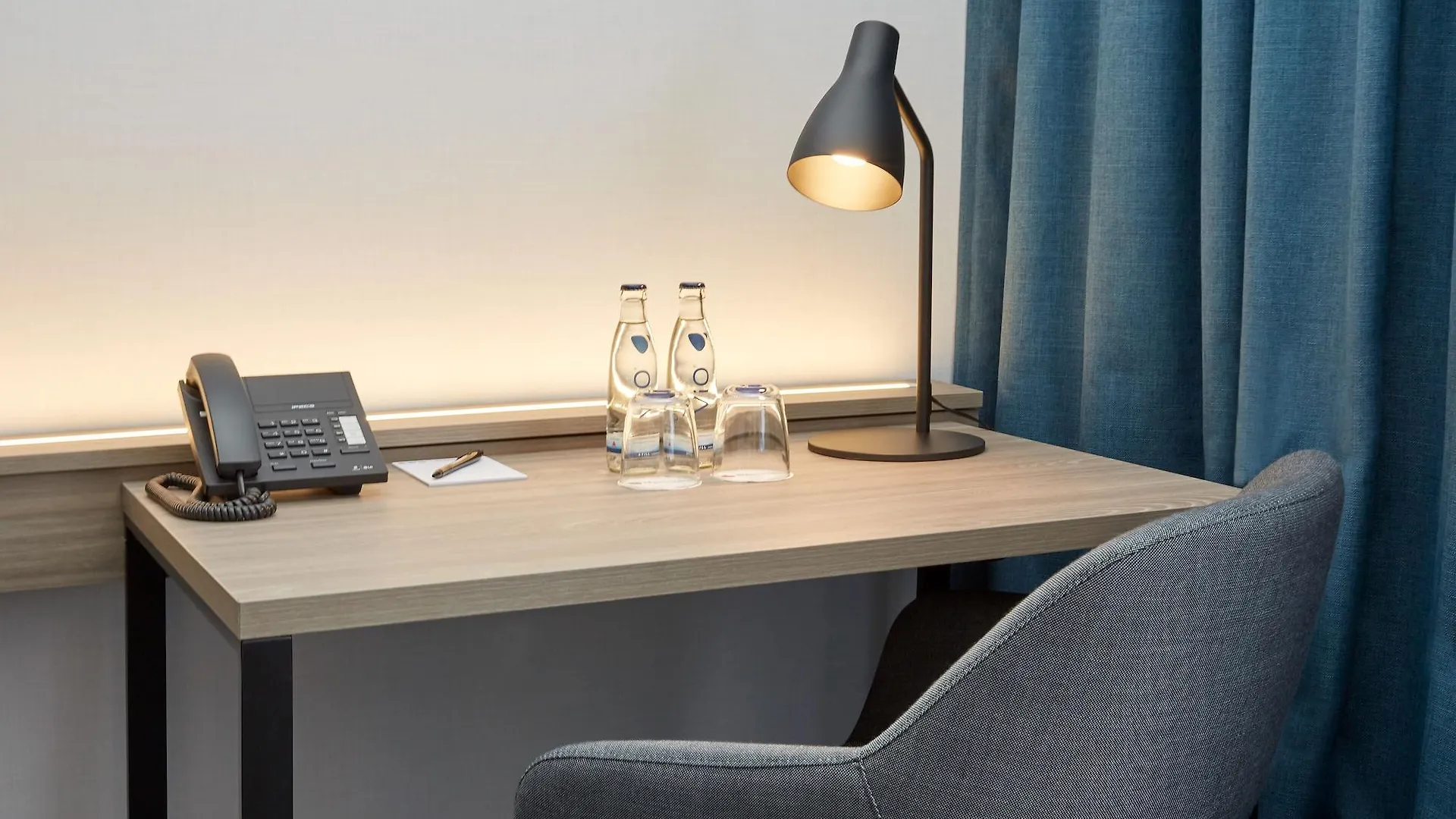 H4 Hotel Leipzig 4*,  Almanya