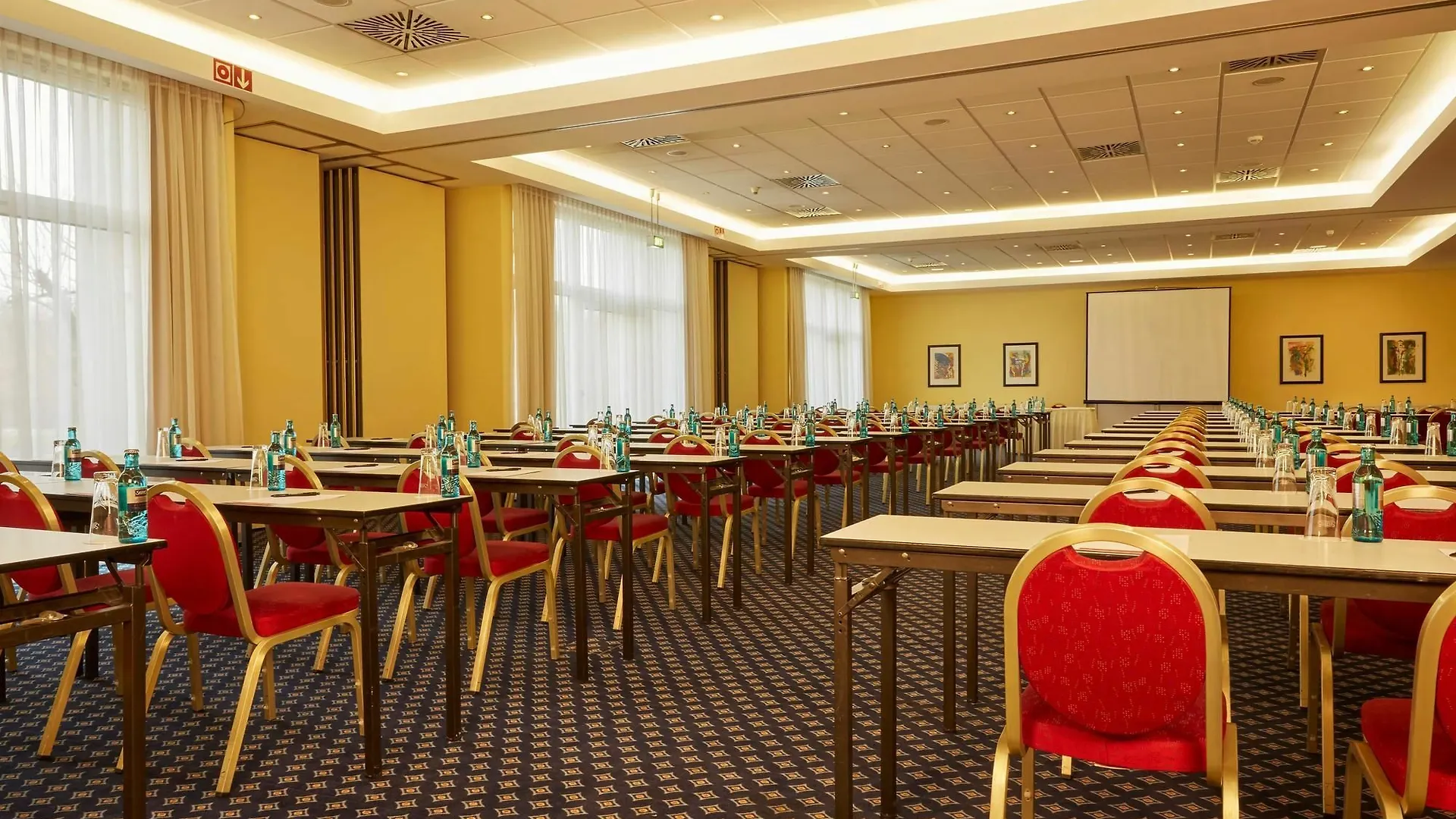 H4 Hotel Leipzig Almanya