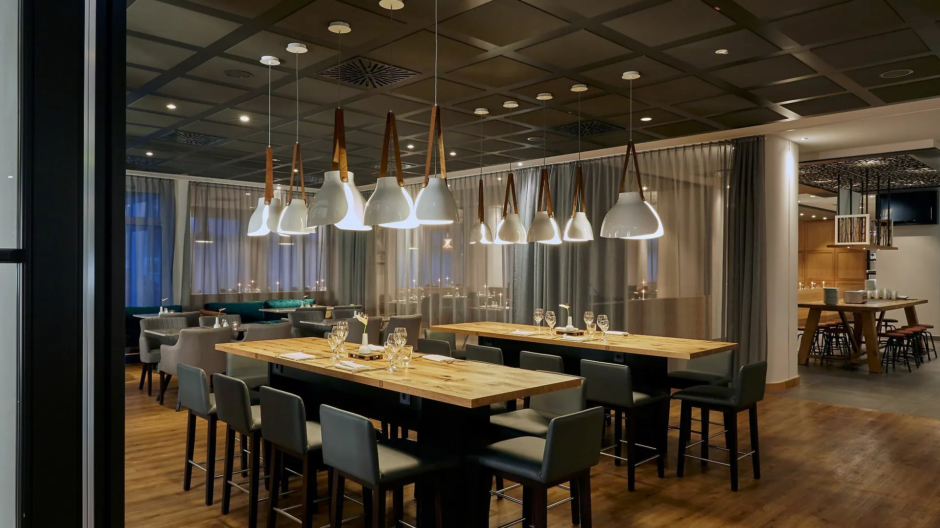H4 Hotel Leipzig 4*,